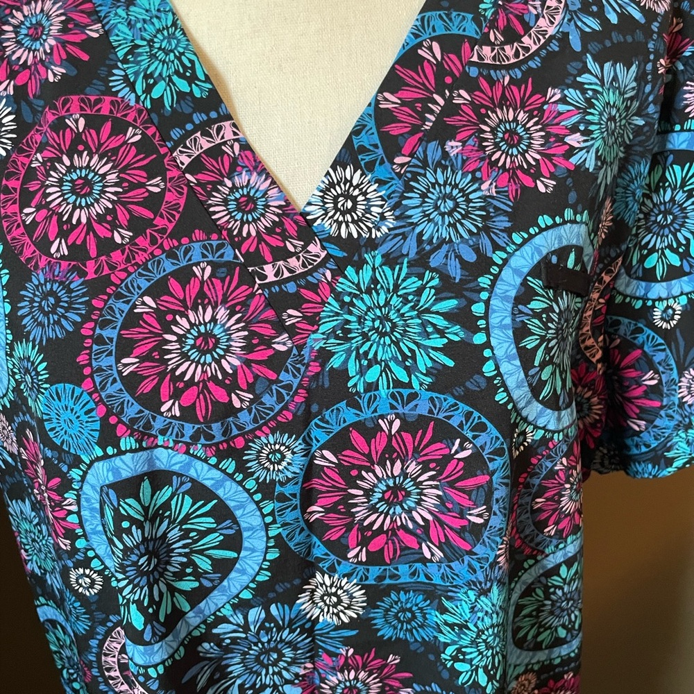 Women's Multicolor Patterned Top - Picture 2 of 4